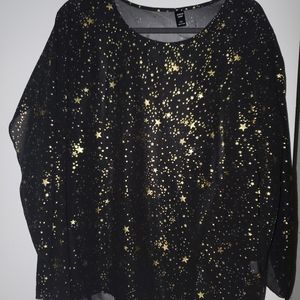 Black top w/ Stars 🌟 & split sleeves